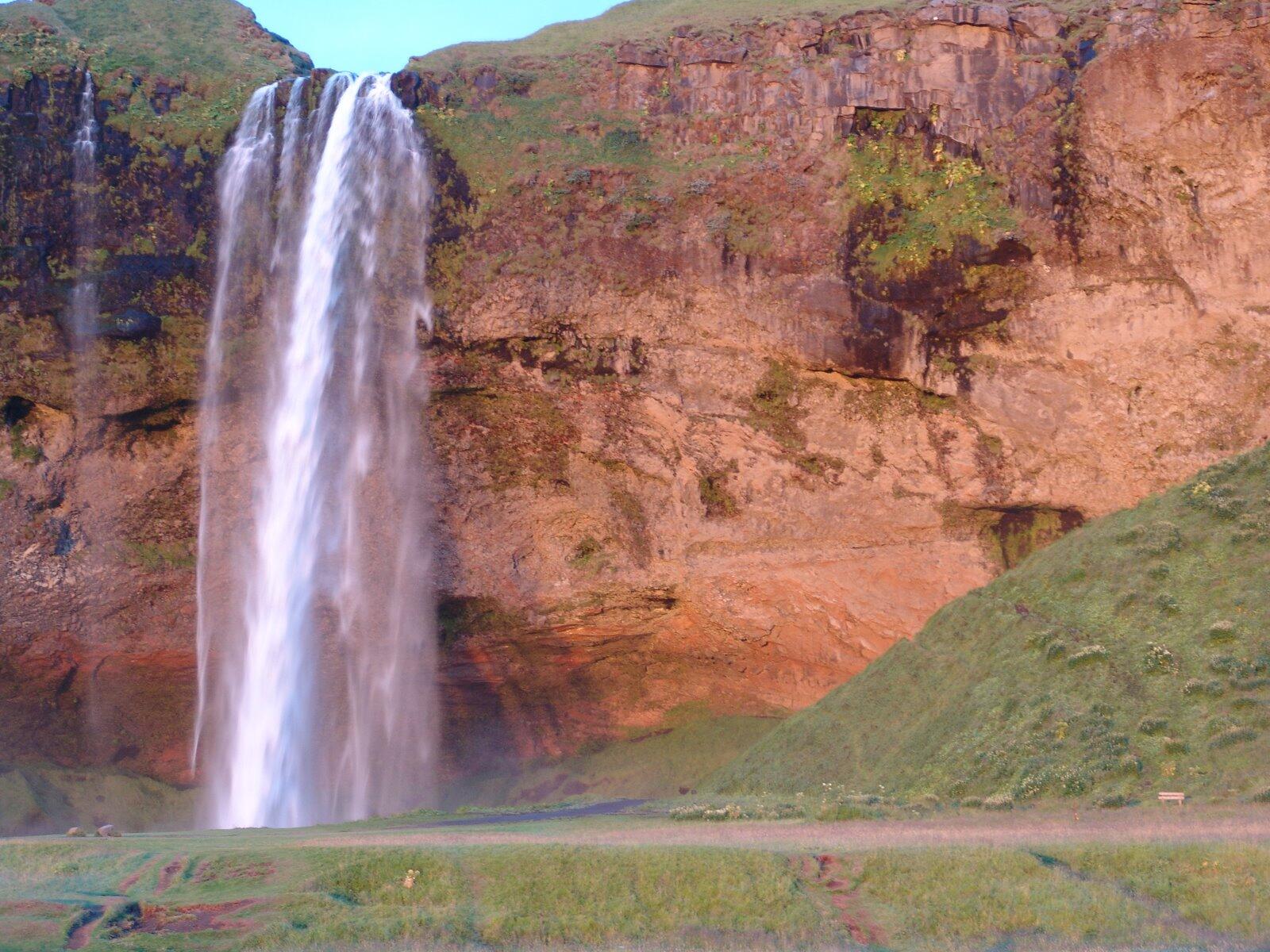 islanda-seljalandsfoss-04-blueberrytravel