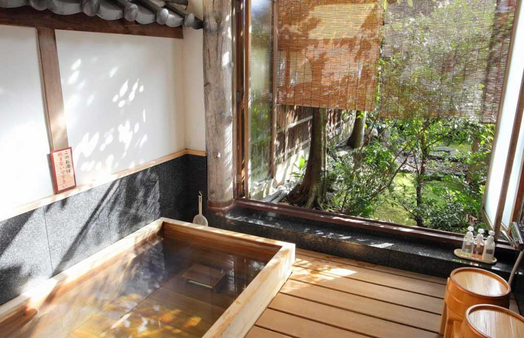 Giappone-Arashiyama-Ryokan-Benkei-vascaonsen-esterno-giorno-fotobox-Blueberrytravel