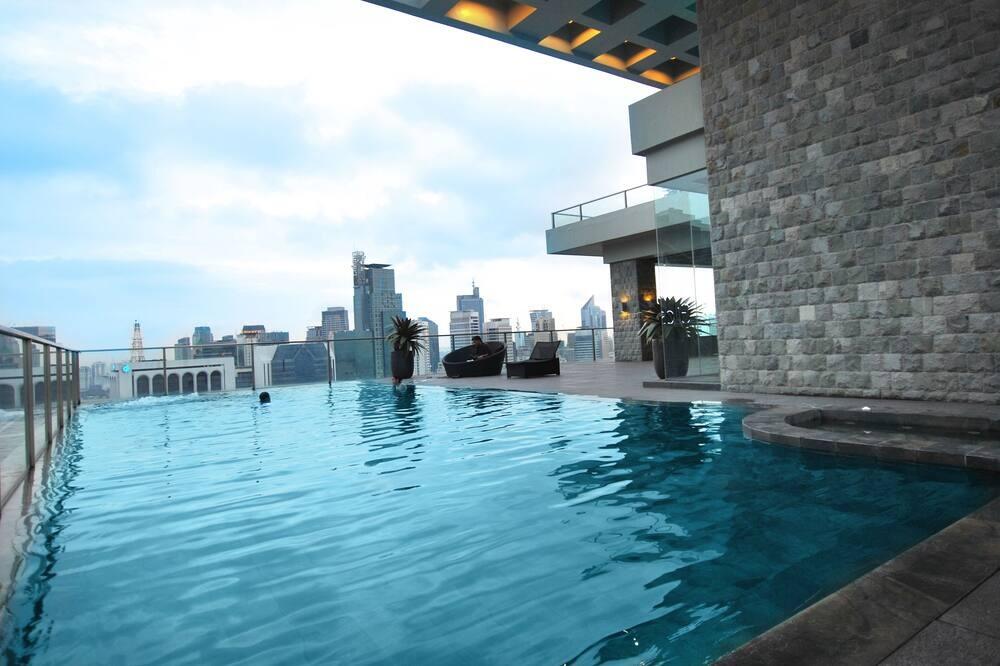 city-garden-manila-tour-filippine-around-blueberry