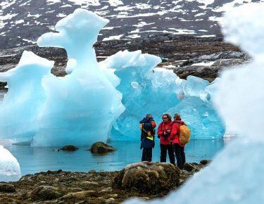 Groenlandia-disko-bay-Poseidon-Expeditions-blueberrytravel