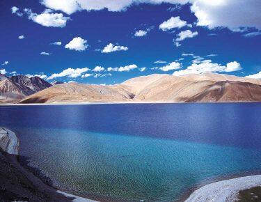 India-Pangong-lake-blueberrytravel